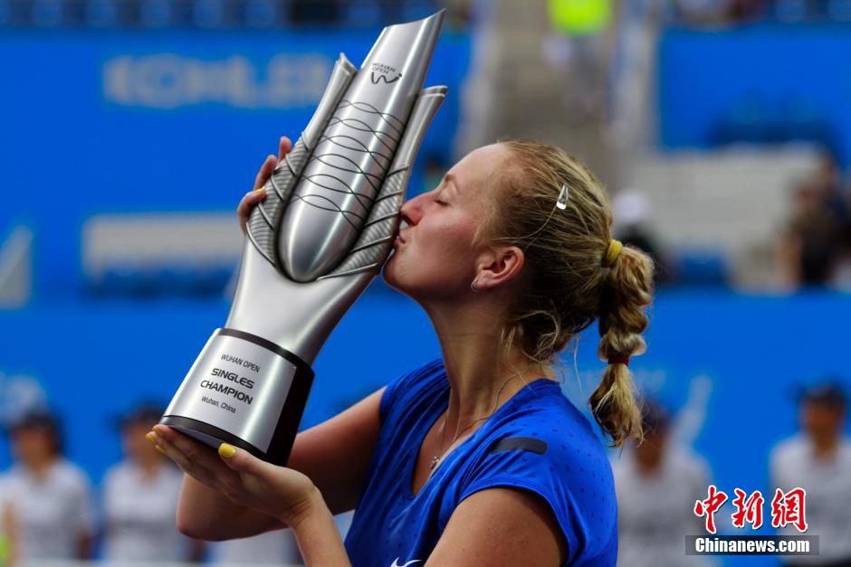 爱游戏APP-科维托娃受伤