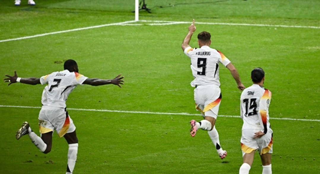 爱游戏官网-包含莱万多夫斯基连续七场比赛得分超过持续失利，瑞士队不断突破！全场沸腾不已的词条