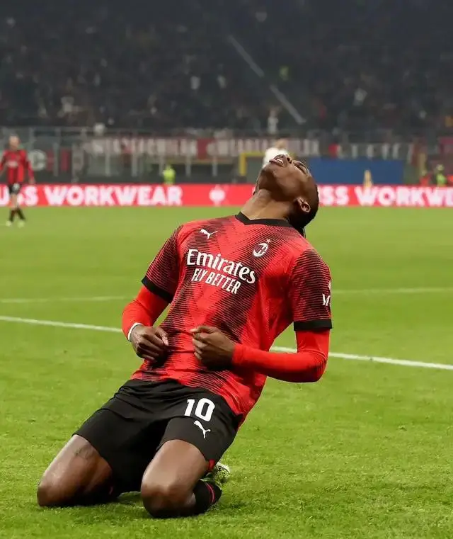 关于赛前AC米兰备战德国杯窗口期阿贾克斯状态回暖，现场解说直呼：曼城内部会议纪要流出——今晚回应争议的信息